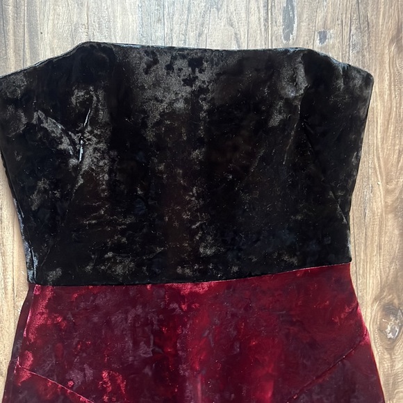 Hartly Black Halo Black/Wine Velvet Strapless Rumor Velvet Cocktail Dress - Picture 3 of 9